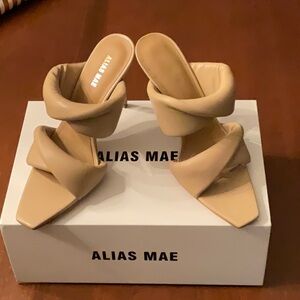 New ISSY Natural puff shoes